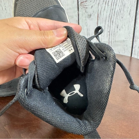 Under Armour High Top Volleyball Sneakers Women’s size 7 in black GUC - Picture 5 of 12